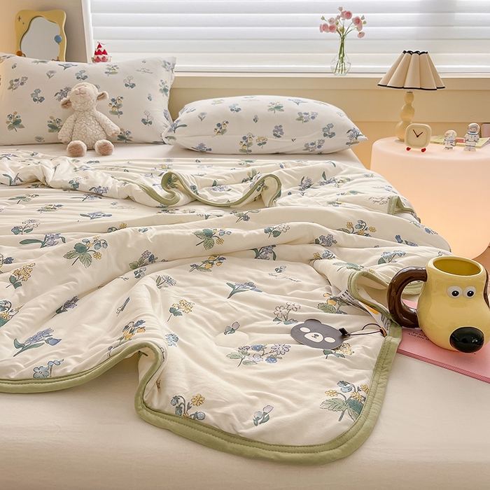 91家纺网 家纺一手货源 找家纺 桃子 2023新款A类ins高品质小清新花卉卡通牛奶丝针织棉夏被 针织棉夏被-木槿花