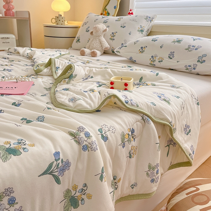 91家纺网 家纺一手货源 找家纺 桃子 2023新款A类ins高品质小清新花卉卡通牛奶丝针织棉夏被 针织棉夏被-木槿花