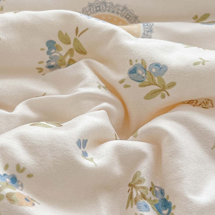 91家纺网 家纺一手货源 找家纺 桃子 2023新款A类ins高品质小清新花卉卡通牛奶丝针织棉夏被 针织棉夏被-法蓝