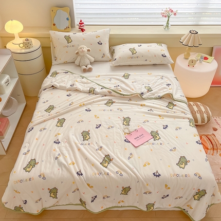 91家纺网 家纺一手货源 找家纺 桃子 2023新款A类ins高品质小清新花卉卡通牛奶丝针织棉夏被 针织棉夏被-小恐龙