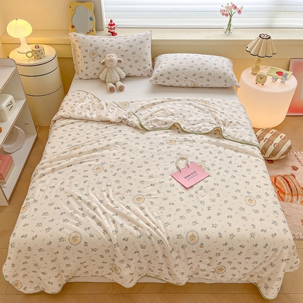 91家纺网 家纺一手货源 找家纺 桃子 2023新款A类ins高品质小清新花卉卡通牛奶丝针织棉夏被 针织棉夏被-法蓝