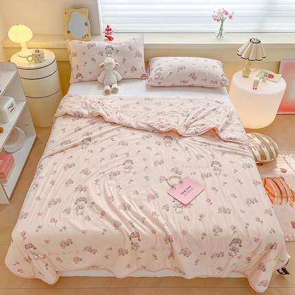 91家纺网 家纺一手货源 找家纺 （总）桃子 2023新款A类ins高品质小清新花卉卡通牛奶丝针织棉夏被