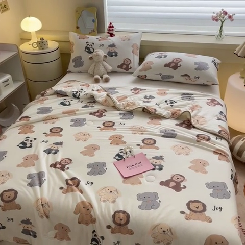 91家纺网 家纺一手货源 找家纺 桃子 2023新款A类ins高品质小清新花卉卡通牛奶丝针织棉夏被 针织棉夏被-动物园