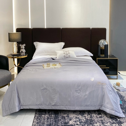 91家纺网 家纺一手货源 找家纺 耀悦家纺 2023新款莫代尔刺绣夏被 浅灰