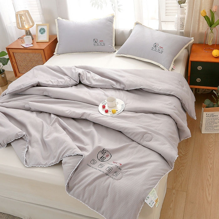 91家纺网 家纺一手货源 找家纺 百花王2023款泡泡水洗棉夏凉被 浅灰色