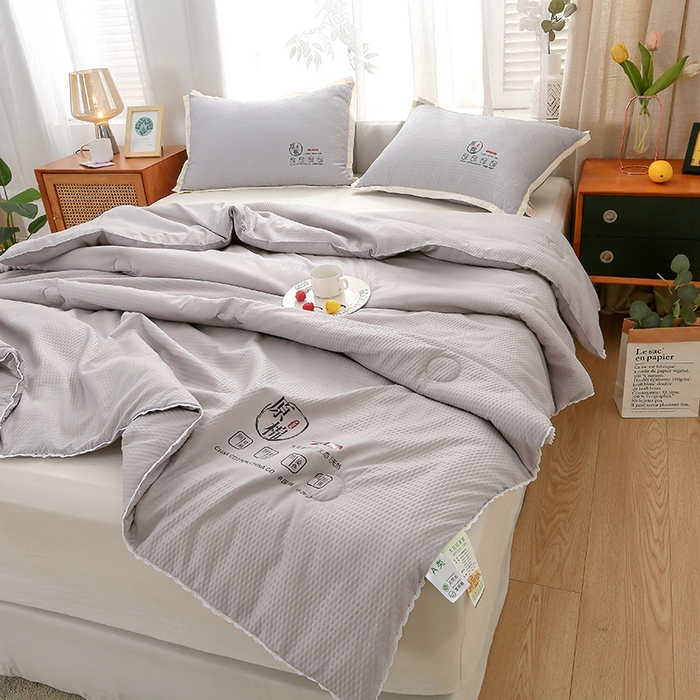 91家纺网 家纺一手货源 找家纺 百花王2023款泡泡水洗棉夏凉被 浅灰色