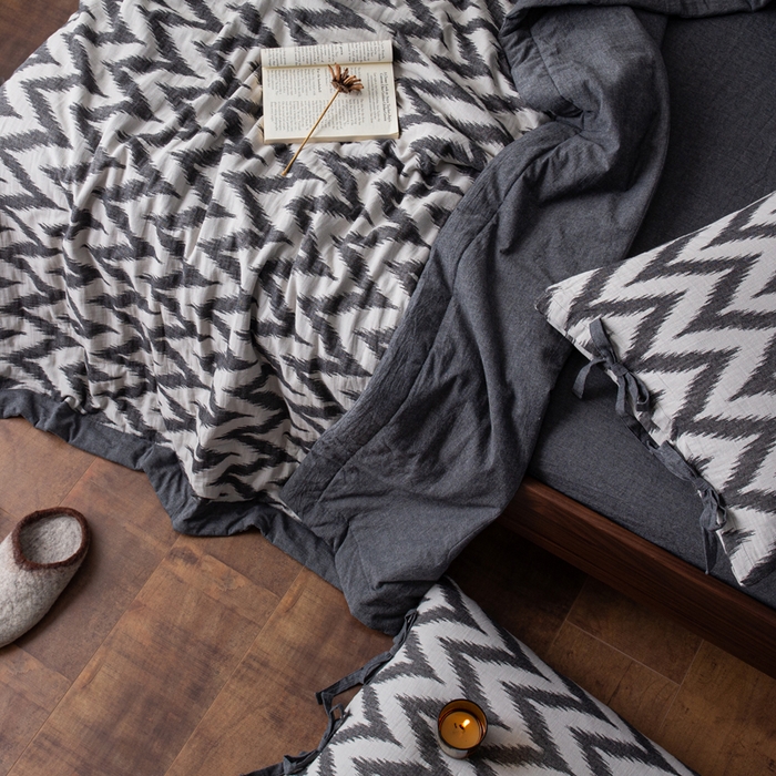 91家纺网 家纺一手货源 找家纺 安莱生活 2023新款双层纱复古大提花系列海澜夏被及夏被四件套 海澜黑