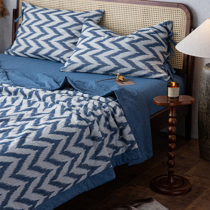 91家纺网 家纺一手货源 找家纺 安莱生活 2023新款双层纱复古大提花系列海澜夏被及夏被四件套 海澜蓝