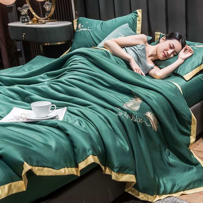 91家纺网 家纺一手货源 找家纺 蕾诺家纺 2023新款冰丝刺绣真丝夏被 凤羽-墨绿