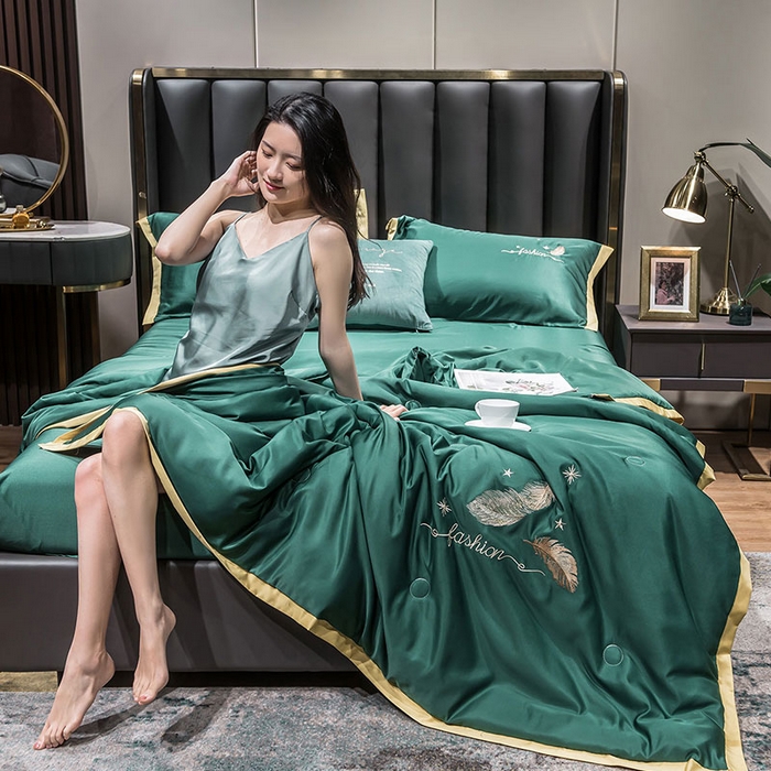 91家纺网 家纺一手货源 找家纺 蕾诺家纺 2023新款冰丝刺绣真丝夏被 凤羽-墨绿