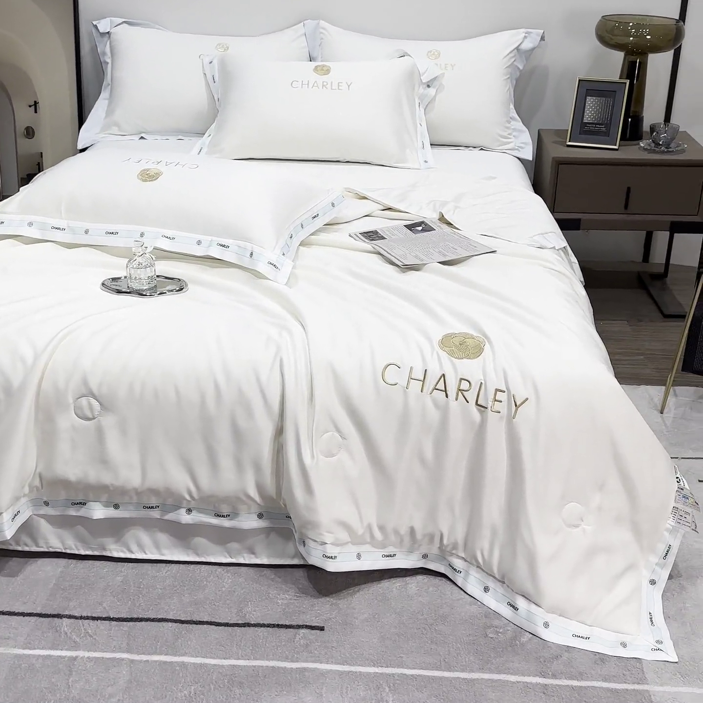 91家纺网 家纺一手货源 找家纺 慕尚家纺 2025新款香奶奶刺绣夏被 香琳儿-白蓝