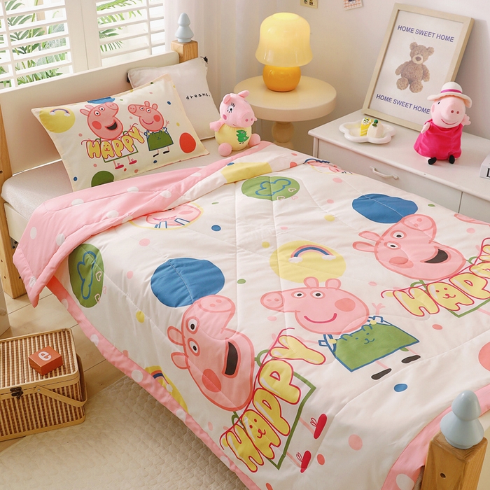91家纺网 家纺一手货源 找家纺 鱼宝 2023新款小猪佩奇授权全棉夏被 佩奇花园