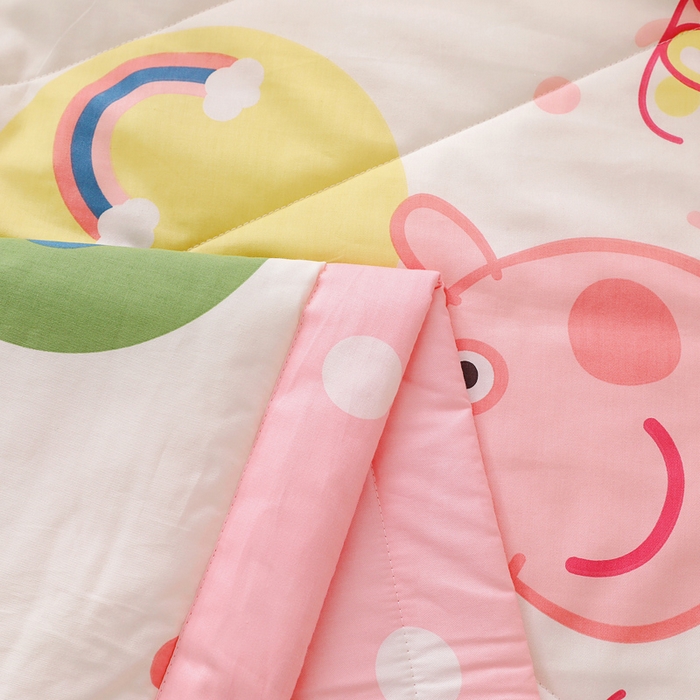 91家纺网 家纺一手货源 找家纺 鱼宝 2023新款小猪佩奇授权全棉夏被 佩奇花园