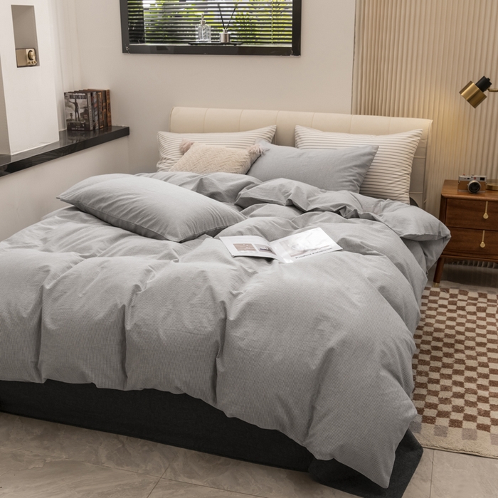 91家纺网 家纺一手货源 找家纺 柠萌家居 2023新款无印良品风全棉色织水洗棉条纹四件套 灰极细条