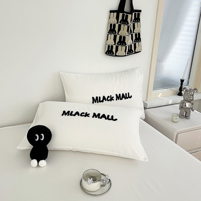 91家纺网 家纺一手货源 找家纺 曼谷 新款毛巾绣四件套ins煤球图案柔软磨毛水洗棉套件 煤球-小白