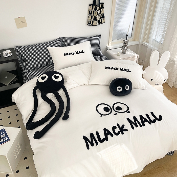 91家纺网 家纺一手货源 找家纺 曼谷 新款毛巾绣四件套ins煤球图案柔软磨毛水洗棉套件  煤球-小黑