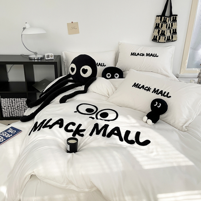 91家纺网 家纺一手货源 找家纺 曼谷 新款毛巾绣四件套ins煤球图案柔软磨毛水洗棉套件 煤球-小白