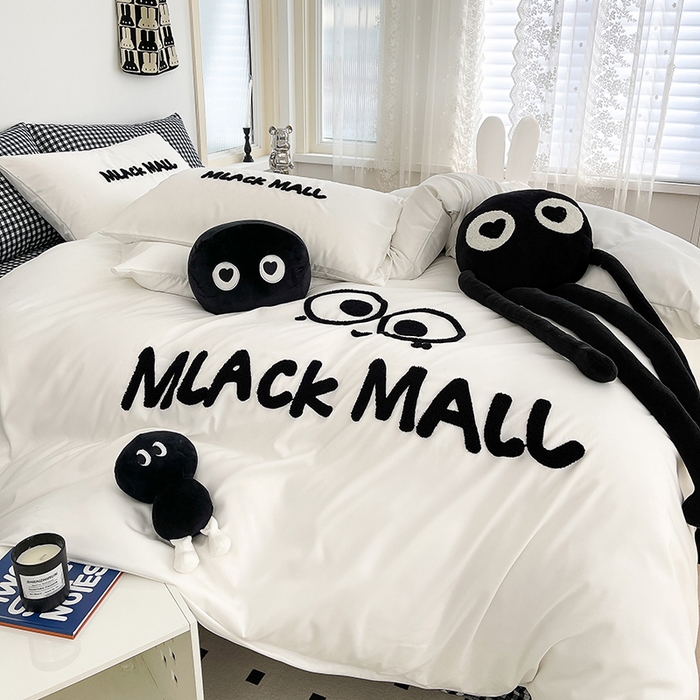 91家纺网 家纺一手货源 找家纺 曼谷 新款毛巾绣四件套ins煤球图案柔软磨毛水洗棉套件  煤球-小黑