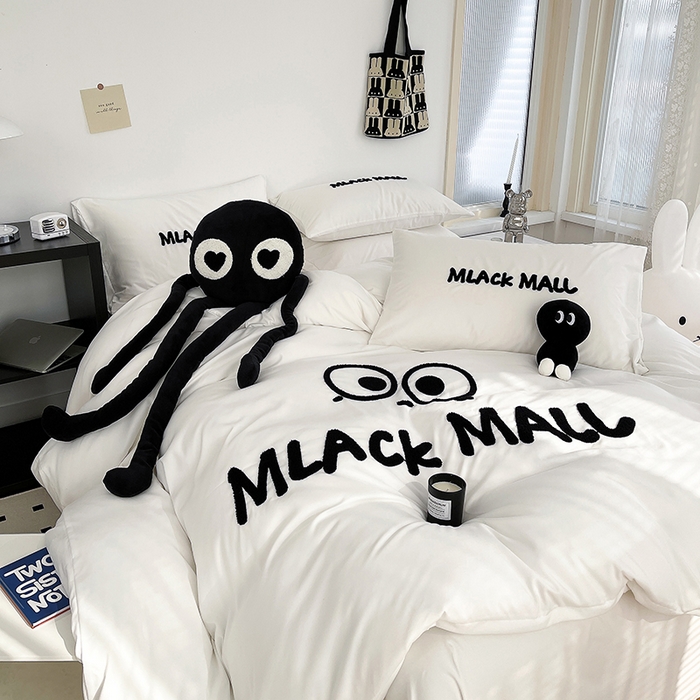 91家纺网 家纺一手货源 找家纺 曼谷 新款毛巾绣四件套ins煤球图案柔软磨毛水洗棉套件 煤球-小白