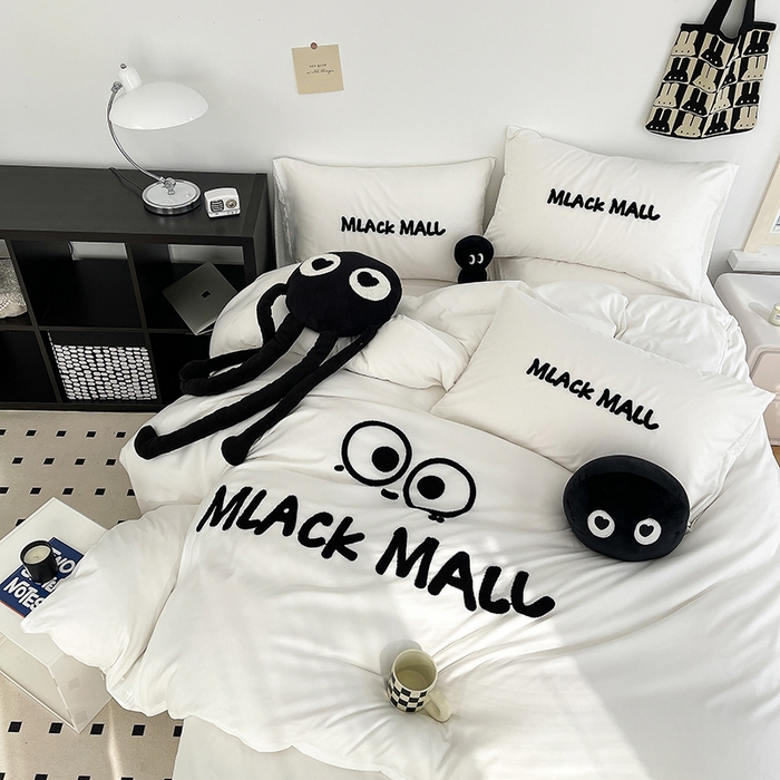 91家纺网 家纺一手货源 找家纺 曼谷 新款毛巾绣四件套ins煤球图案柔软磨毛水洗棉套件 煤球-小白