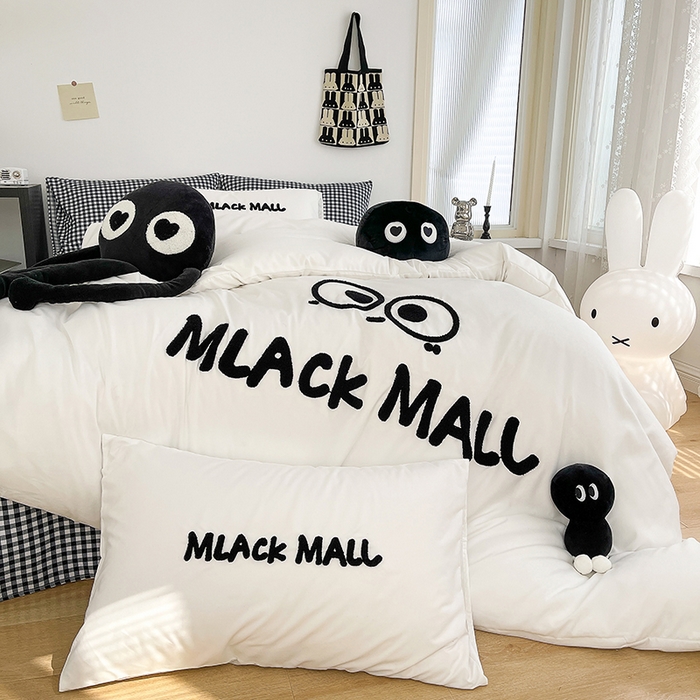 91家纺网 家纺一手货源 找家纺 曼谷 新款毛巾绣四件套ins煤球图案柔软磨毛水洗棉套件  煤球-小黑