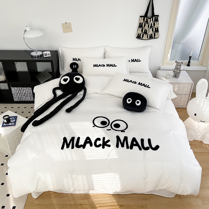 91家纺网 家纺一手货源 找家纺 曼谷 新款毛巾绣四件套ins煤球图案柔软磨毛水洗棉套件 煤球-小白