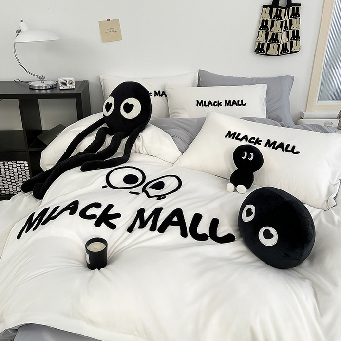 91家纺网 家纺一手货源 找家纺 曼谷 新款毛巾绣四件套ins煤球图案柔软磨毛水洗棉套件 煤球-浅灰