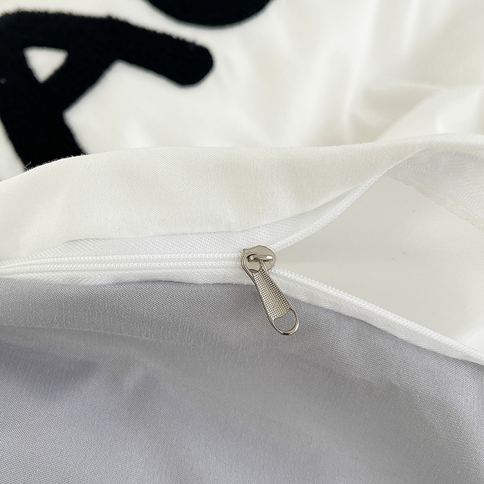 91家纺网 家纺一手货源 找家纺 曼谷 新款毛巾绣四件套ins煤球图案柔软磨毛水洗棉套件 煤球-浅灰