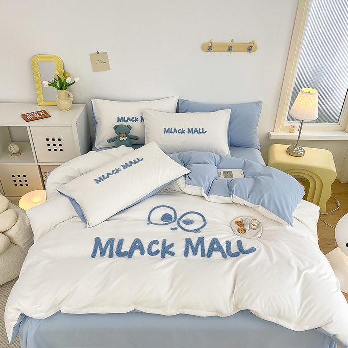 91家纺网 家纺一手货源 找家纺 曼谷 新款毛巾绣四件套ins煤球图案柔软磨毛水洗棉套件 煤球-白天蓝