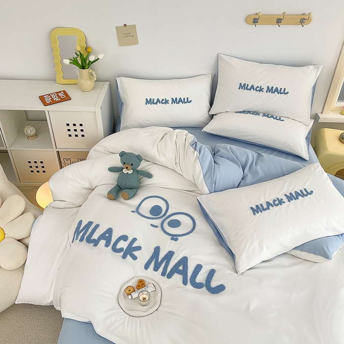 91家纺网 家纺一手货源 找家纺 曼谷 新款毛巾绣四件套ins煤球图案柔软磨毛水洗棉套件 煤球-白天蓝