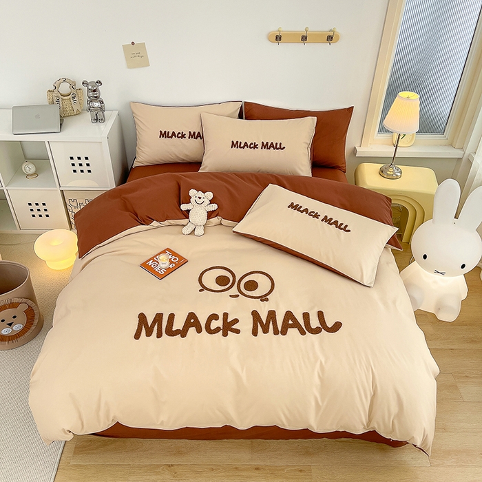 91家纺网 家纺一手货源 找家纺 曼谷 新款毛巾绣四件套ins煤球图案柔软磨毛水洗棉套件 煤球-奶咖