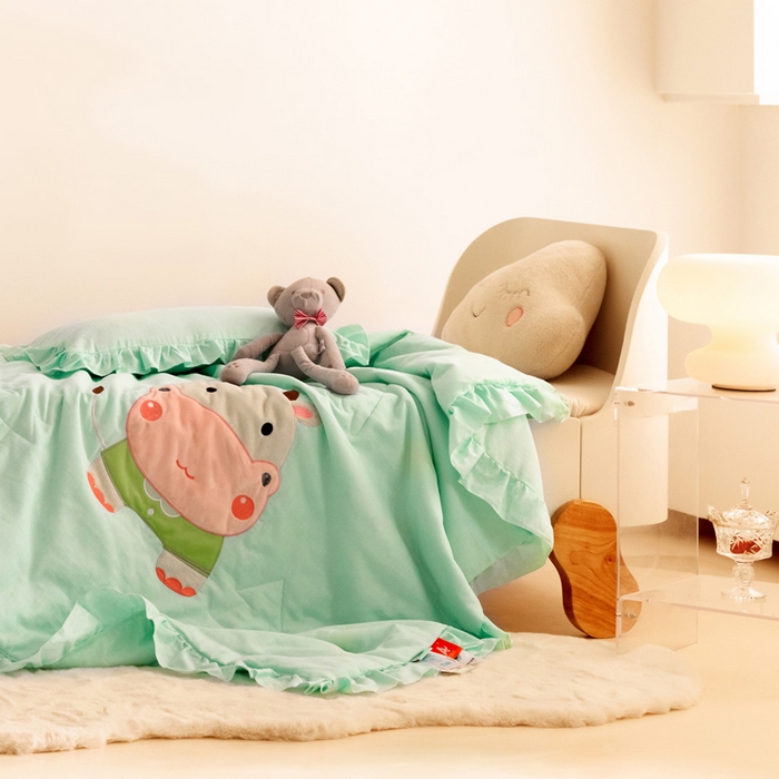 91家纺网 家纺一手货源 找家纺 喜多兔 2023新款小轻柔纱布纯棉双层纱空调被 绿色萌小牛