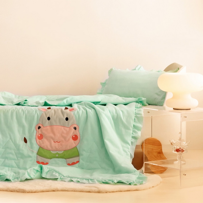 91家纺网 家纺一手货源 找家纺 喜多兔 2023新款小轻柔纱布纯棉双层纱空调被 绿色萌小牛