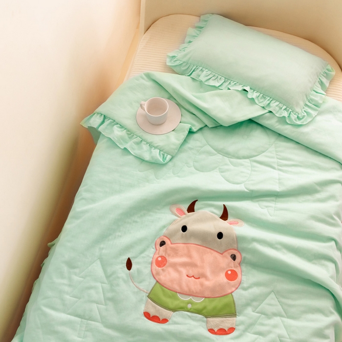 91家纺网 家纺一手货源 找家纺 喜多兔 2023新款小轻柔纱布纯棉双层纱空调被 绿色萌小牛