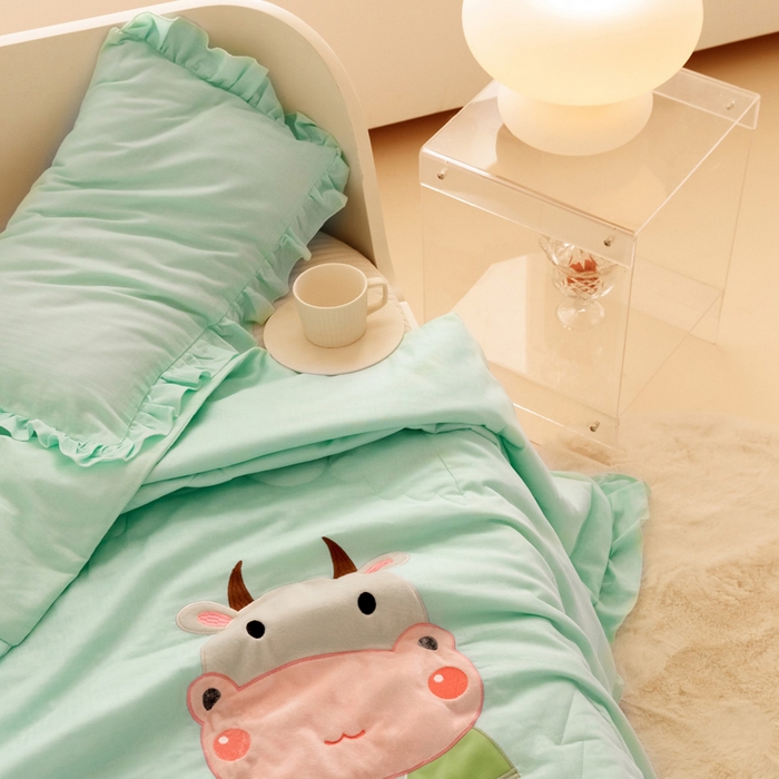 91家纺网 家纺一手货源 找家纺 喜多兔 2023新款小轻柔纱布纯棉双层纱空调被 绿色萌小牛