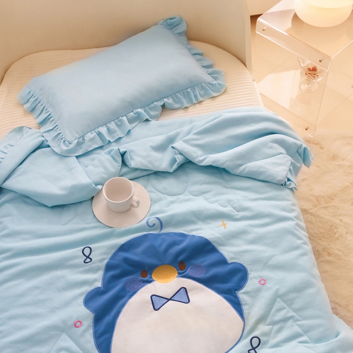 91家纺网 家纺一手货源 找家纺 喜多兔 2023新款小轻柔纱布纯棉双层纱空调被 蓝色Q企鹅