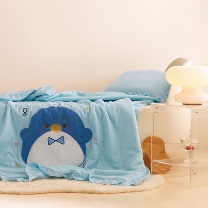91家纺网 家纺一手货源 找家纺 喜多兔 2023新款小轻柔纱布纯棉双层纱空调被 蓝色Q企鹅