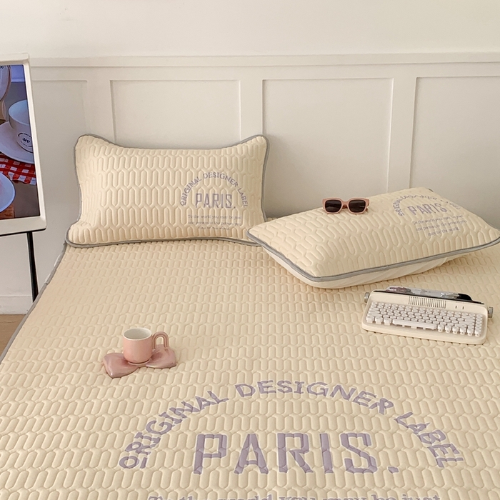 91家纺网 家纺一手货源 找家纺 昔可家纺 2023新款四色字母乳胶凉席 奶油底字母