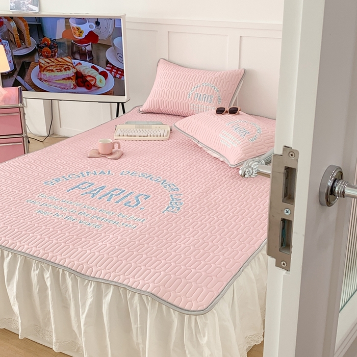 91家纺网 家纺一手货源 找家纺 昔可家纺 2023新款四色字母乳胶凉席 粉底字母