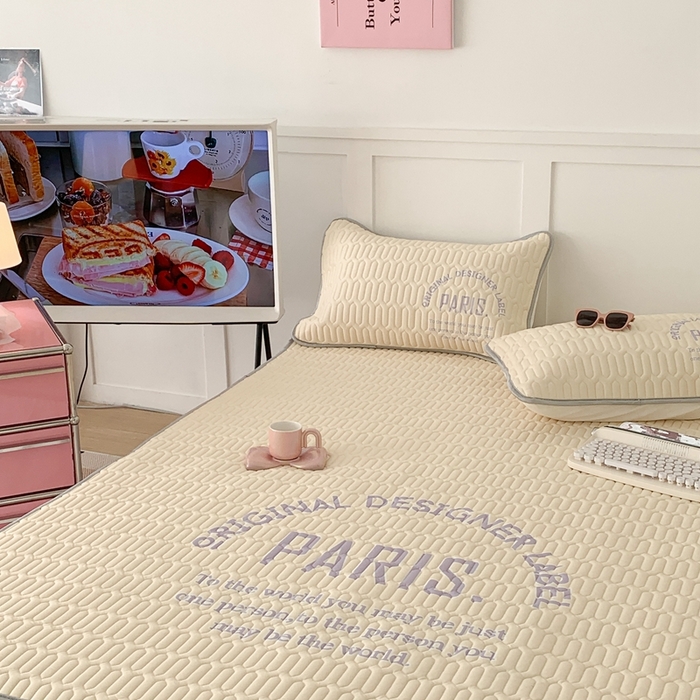 91家纺网 家纺一手货源 找家纺 昔可家纺 2023新款四色字母乳胶凉席 奶油底字母