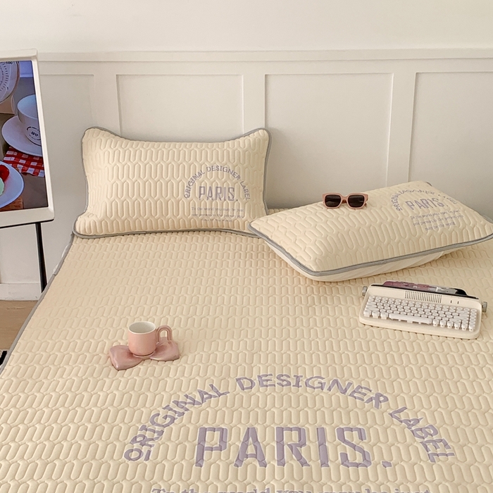 91家纺网 家纺一手货源 找家纺 昔可家纺 2023新款四色字母乳胶凉席 奶油底字母