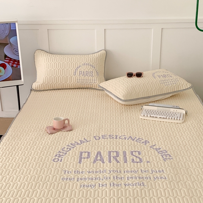 91家纺网 家纺一手货源 找家纺 昔可家纺 2023新款四色字母乳胶凉席 奶油底字母