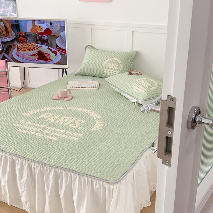 91家纺网 家纺一手货源 找家纺 昔可家纺 2023新款四色字母乳胶凉席 绿底字母