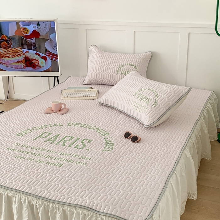 91家纺网 家纺一手货源 找家纺 昔可家纺 2023新款四色字母乳胶凉席 紫底字母