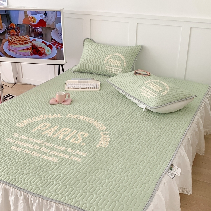 91家纺网 家纺一手货源 找家纺 昔可家纺 2023新款四色字母乳胶凉席 绿底字母