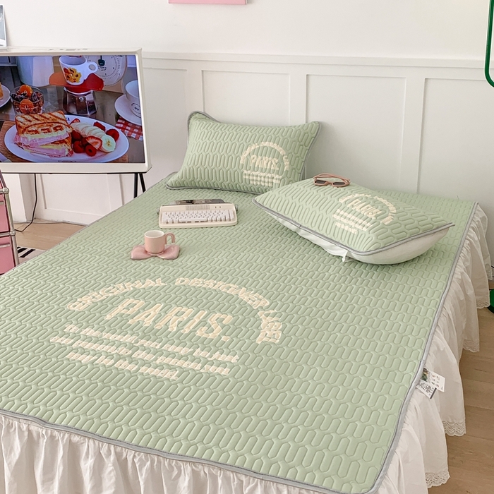 91家纺网 家纺一手货源 找家纺 昔可家纺 2023新款四色字母乳胶凉席 绿底字母