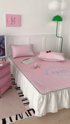 91家纺网 家纺一手货源 找家纺 昔可家纺 2023新款四色字母乳胶凉席 粉底字母