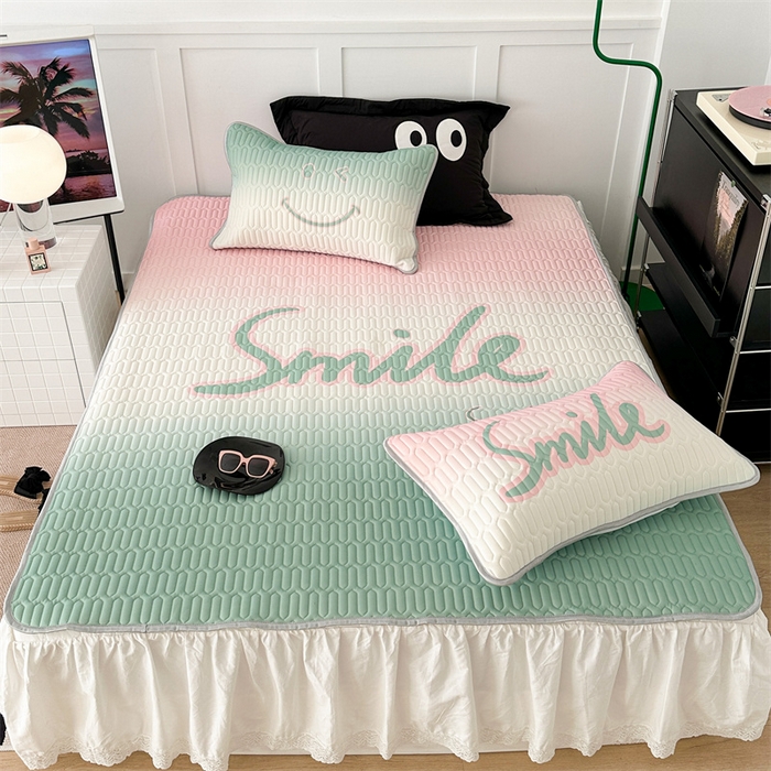 91家纺网 家纺一手货源 找家纺 昔可家纺 2023新款ins简约风乳胶凉席 晕染粉绿笑脸