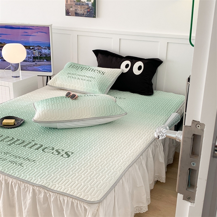 91家纺网 家纺一手货源 找家纺 昔可家纺 2023新款ins简约风乳胶凉席 渐变绿字母