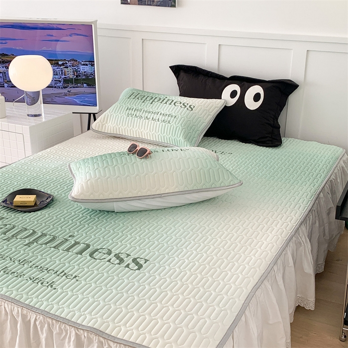 91家纺网 家纺一手货源 找家纺 昔可家纺 2023新款ins简约风乳胶凉席 渐变绿字母